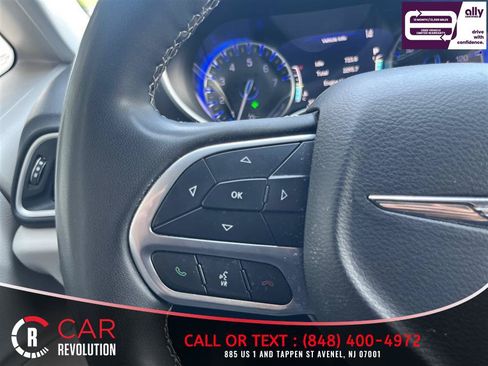 Used 2023 Chrysler Pacifica Touring-L FWD image 28