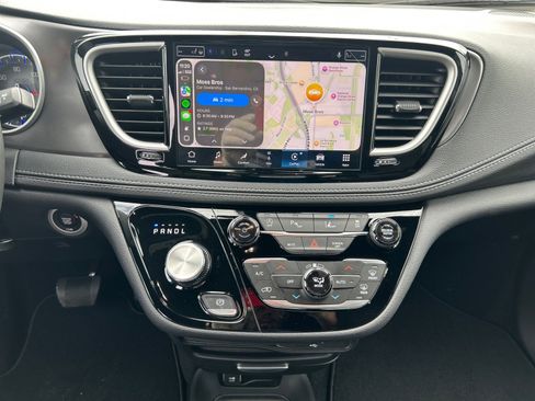 New 2026 Chrysler Pacifica Select image 11