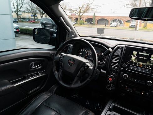 Used 2021 Nissan Titan PRO-4X w/ Pro-4x Convenience Package image 11