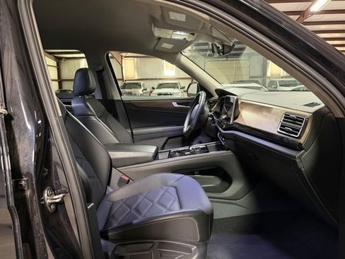 Used 2025 Volkswagen Atlas SE image 12