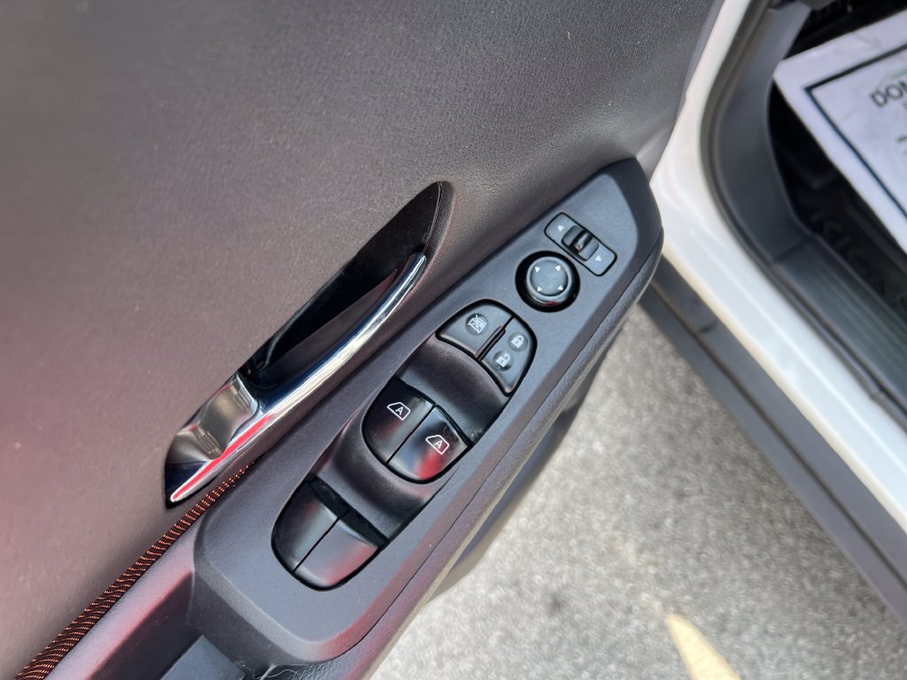 Used 2024 Nissan Kicks SR FWD image 13