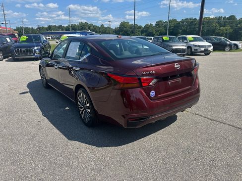 Used 2025 Nissan Altima 2.5 SV FWD image 3
