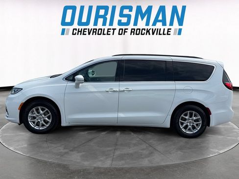 Used 2022 Chrysler Pacifica Touring-L FWD image 3