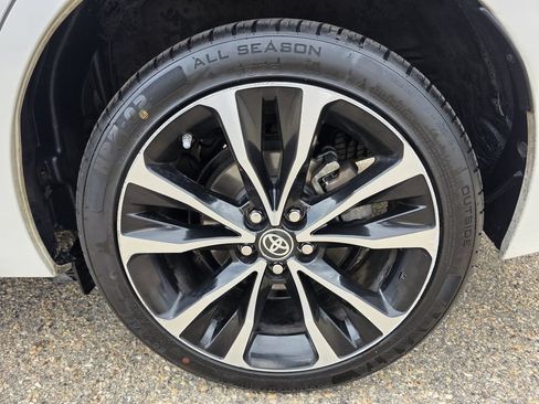 Used 2017 Toyota Corolla SE w/ Carpet Mat Package (TMS) FWD image 36