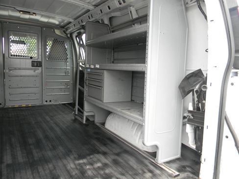 Used 2018 Chevrolet Express 2500 w/ Driver Convenience Package RWD image 12