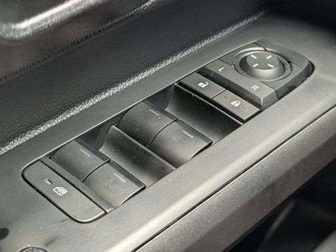 Used 2025 Toyota Tacoma SR5 AWD/4WD image 20