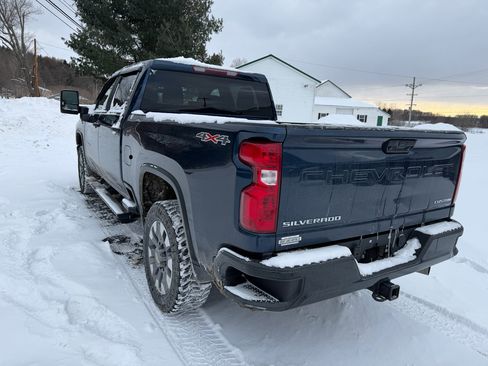Used 2022 Chevrolet Silverado 2500 Custom w/ Custom Value Package image 6