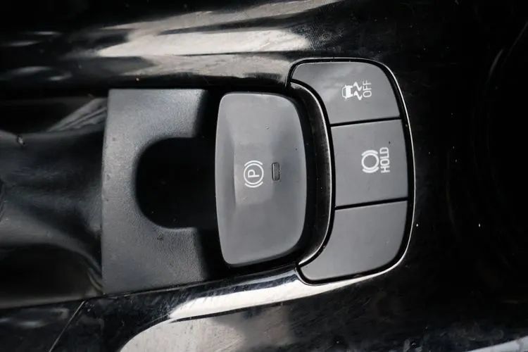 Used 2022 Toyota C-HR XLE FWD image 26