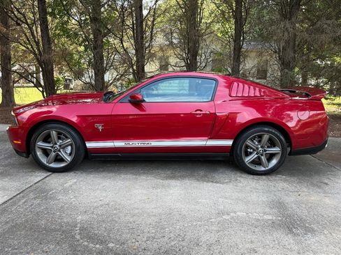 Used 2010 Ford Mustang GT Premium image 20