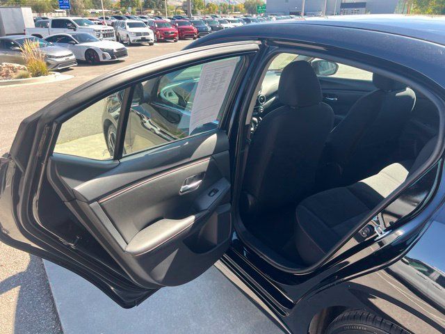 Used 2025 Nissan Sentra SR FWD image 17