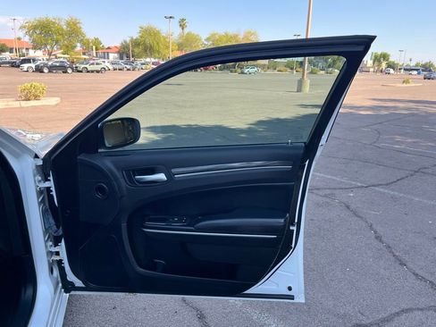 Used 2022 Chrysler 300 Touring image 18