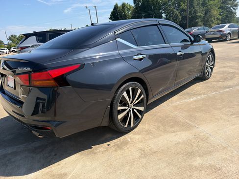 Used 2020 Nissan Altima 2.0 Platinum FWD image 4