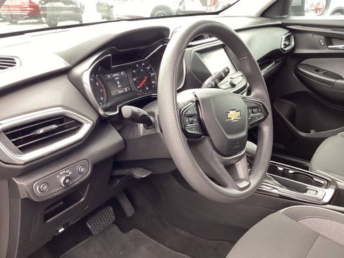 Used 2023 Chevrolet TrailBlazer LT FWD image 11