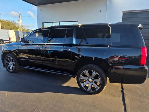 Used 2018 Chevrolet Suburban Premier AWD/4WD image 8