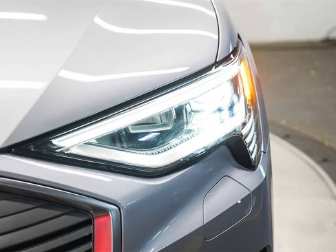 Used 2023 Audi e-tron Premium image 7
