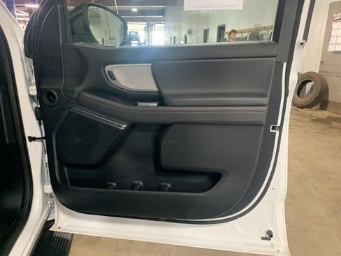 Used 2025 Ford Expedition Active AWD/4WD image 30