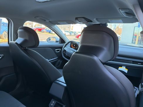 New 2025 Kia K4 LX image 17