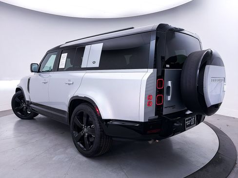 Used 2023 Land Rover Defender 130 X-Dynamic SE AWD/4WD image 19
