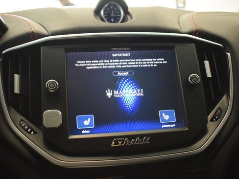 Used 2016 Maserati Ghibli S RWD image 39