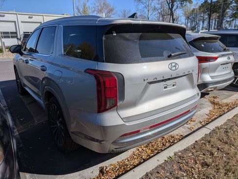 Used 2024 Hyundai Palisade Calligraphy image 4