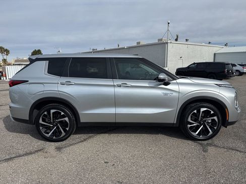 Used 2024 Mitsubishi Outlander SE image 8