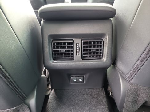Used 2025 Toyota Camry SE FWD image 15