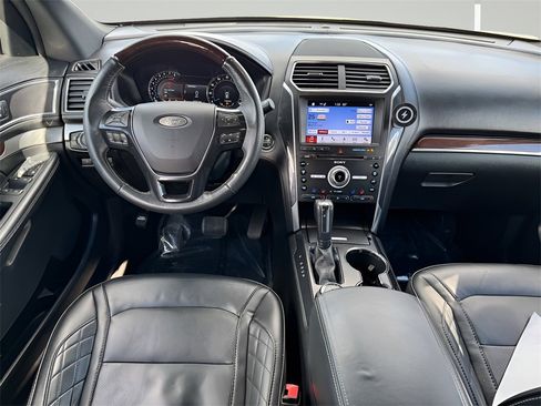 Used 2018 Ford Explorer Platinum image 5