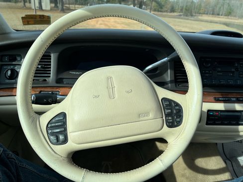 Used 1996 Lincoln Town Car Cartier image 14