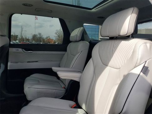 Used 2024 Hyundai Palisade Calligraphy image 9