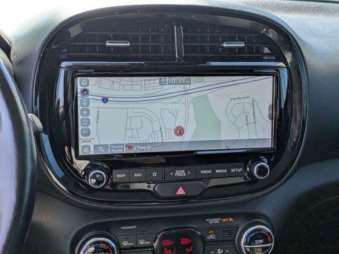 Used 2021 Kia Soul Turbo FWD image 24