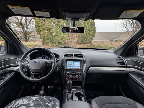 Used 2018 Ford Explorer XLT w/ Equipment Group 202A image 13