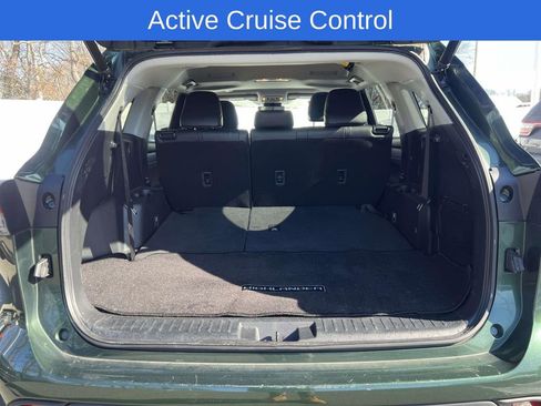 Used 2023 Toyota Highlander XLE image 11