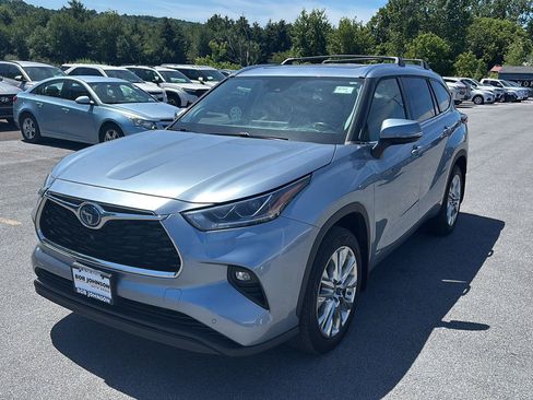 Used 2021 Toyota Highlander Limited AWD/4WD image 7