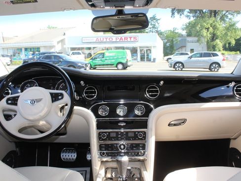 Used 2013 Bentley Mulsanne image 24