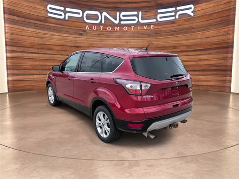 Used 2017 Ford Escape SE image 3