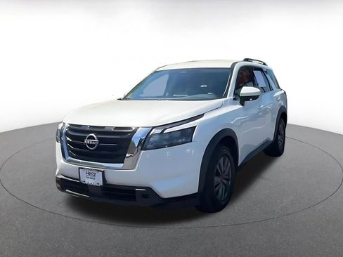 Used 2025 Nissan Pathfinder SV image 7