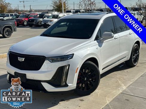 Used 2023 Cadillac XT6 Sport w/ LPO, ONYX Package image 4