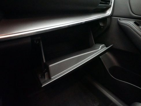 Certified 2025 Nissan Rogue SV image 30