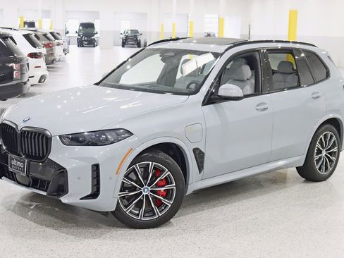 Used 2025 BMW X5 xDrive50e w/ M Sport Package image 7