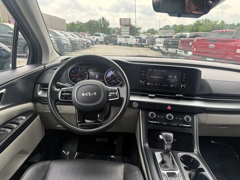 Used 2024 Kia Carnival LX FWD image 13