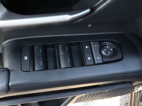 Used 2025 Toyota Tacoma TRD Off-Road AWD/4WD image 15