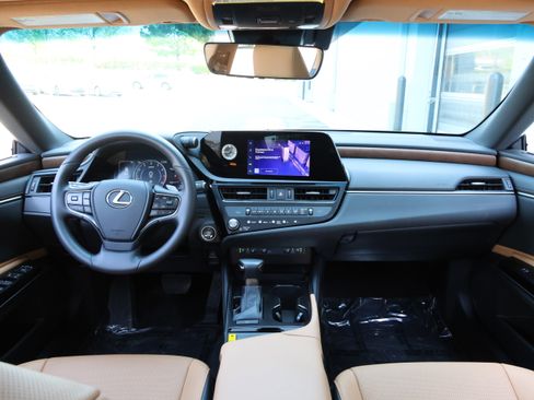 Certified 2025 Lexus ES 350 w/ Premium Package image 15