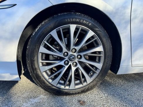 Used 2019 Lexus ES 350 w/ Premium Package image 2