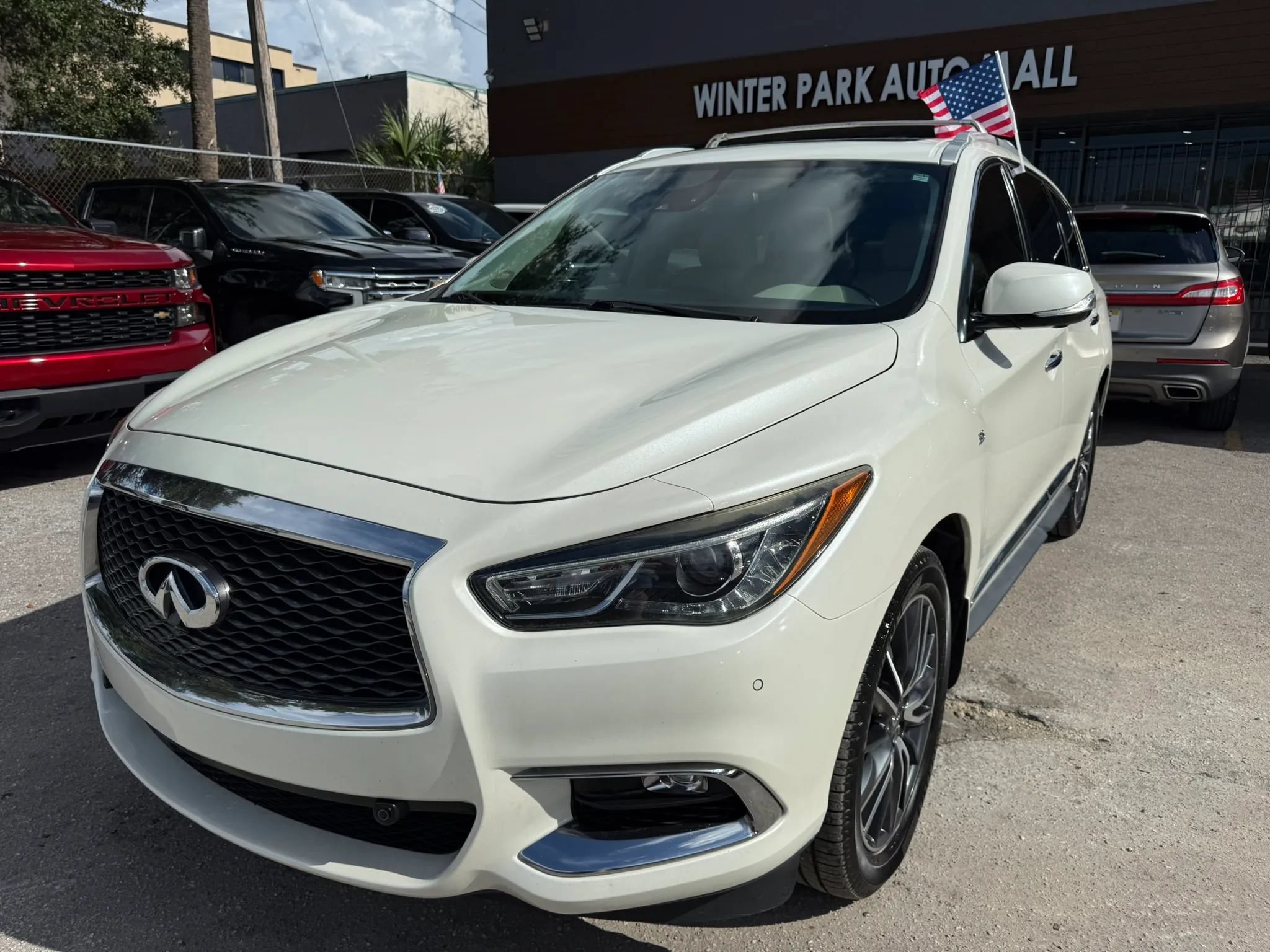 Used 2020 INFINITI QX60 Luxe w/ Sensory Package FWD image 1
