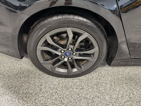 Used 2018 Ford Fusion SE w/ Equipment Group 201A FWD image 8