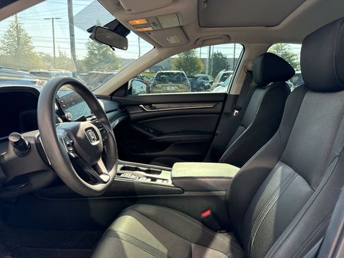 Used 2018 Honda Accord EX image 9