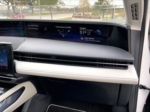 Used 2024 Lincoln Nautilus Premier image 17