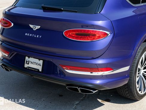 Used 2023 Bentley Bentayga image 17