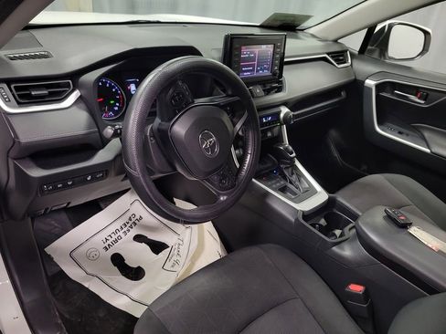 Used 2019 Toyota RAV4 XLE image 14