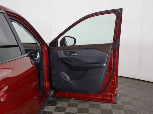 Used 2023 Nissan Rogue SV AWD/4WD image 17